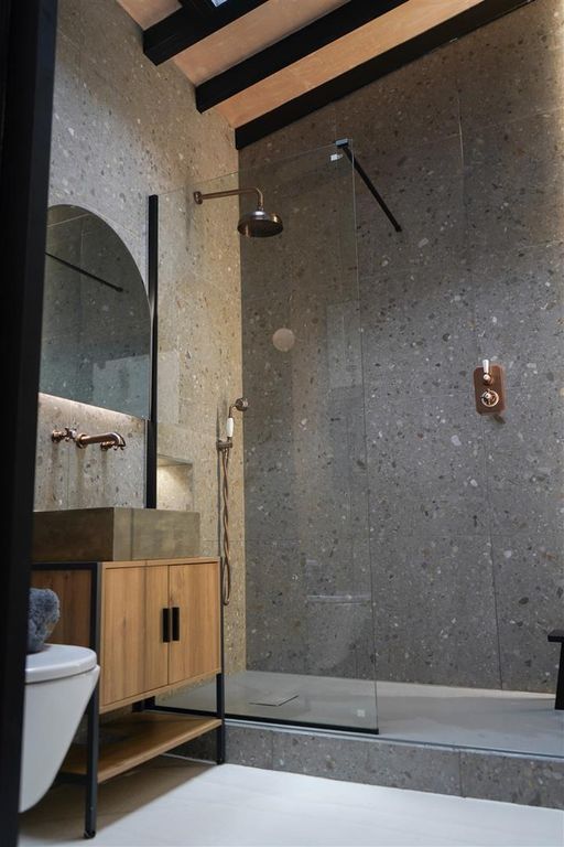 Property photo 3 of 8 Bathroom