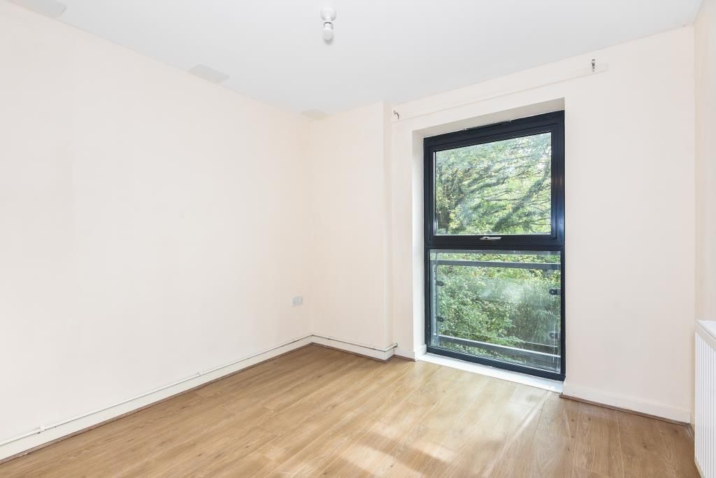 Property photo 2 of 10 Bedroom (2)