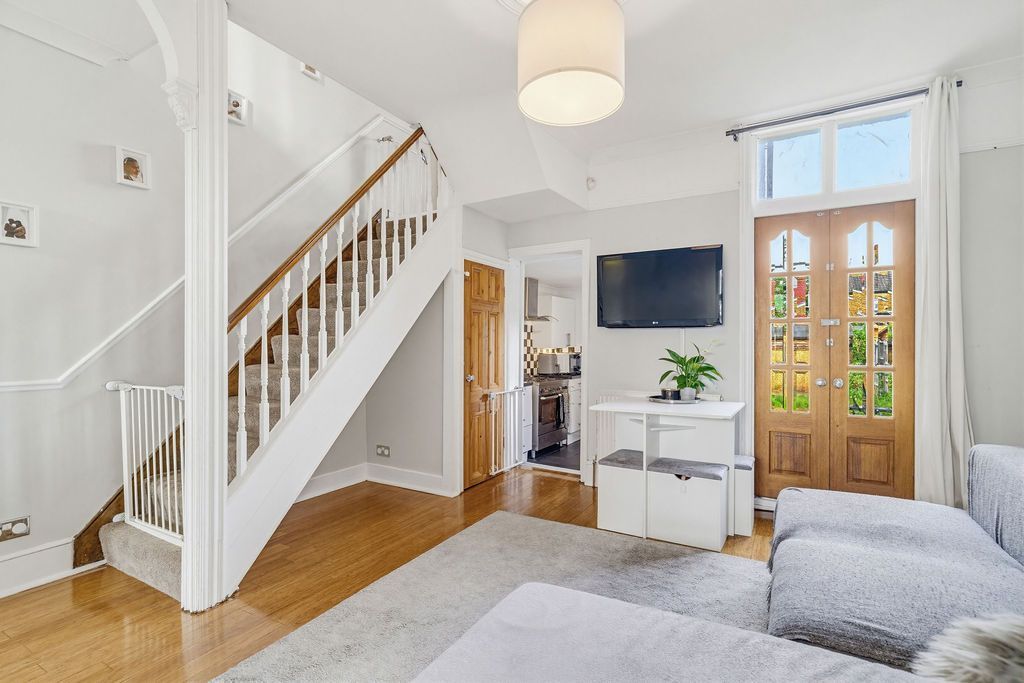 Property photo 3 of 17