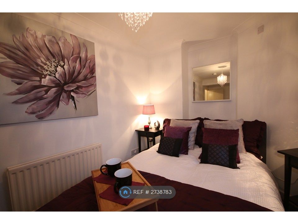 Property photo 2 of 20 Bedroom