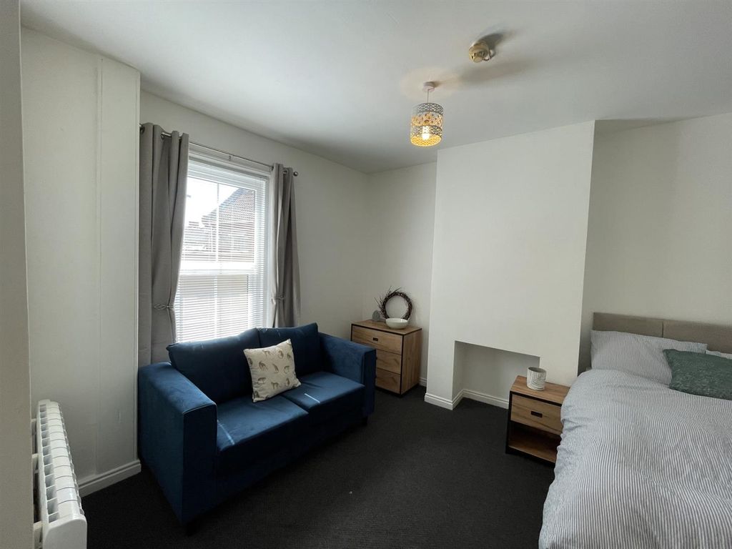 Property photo 1 of 6 Thumbnail_Img_1945.Jpg