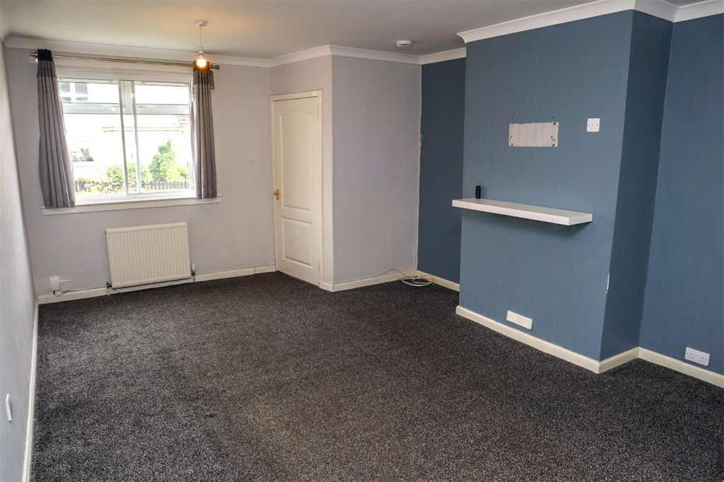 Property photo 3 of 12 Lounge