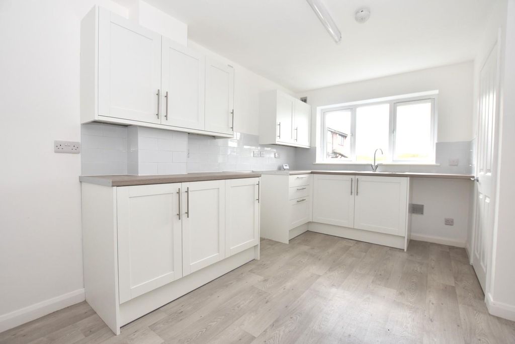 Property photo 2 of 18 Kitchen 1.Jpg