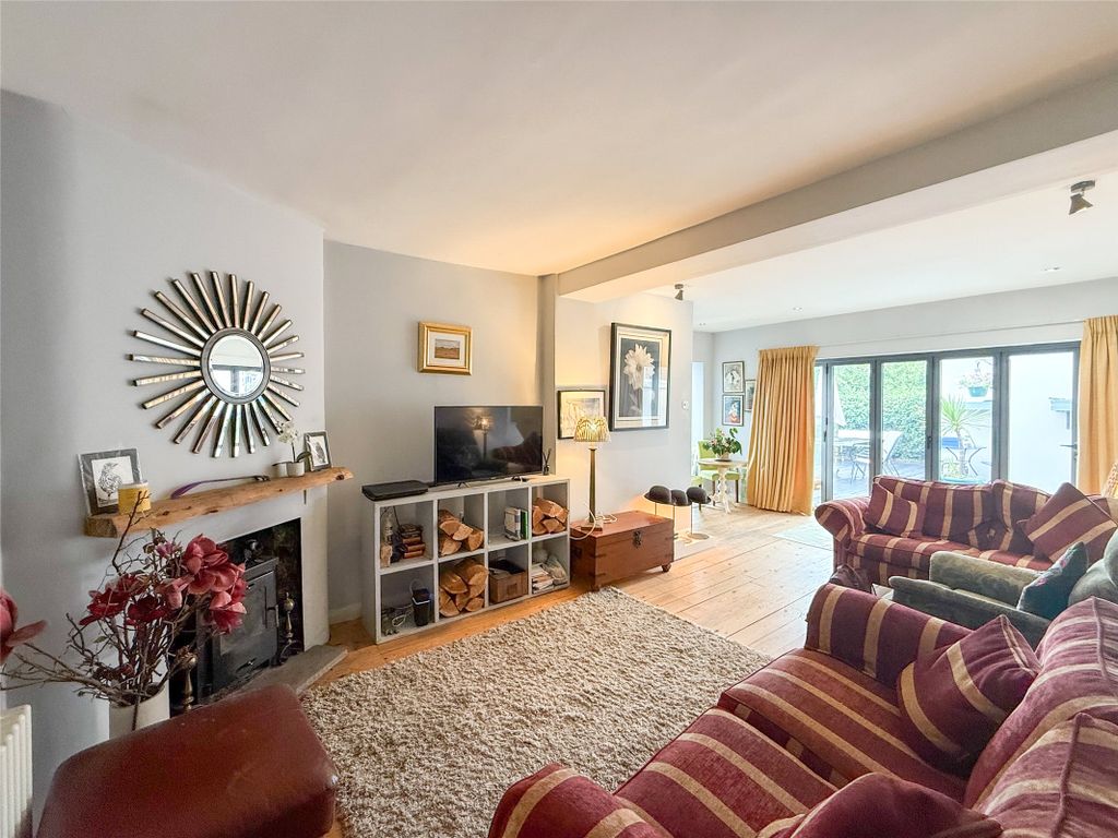 Property photo 1 of 23 Lounge