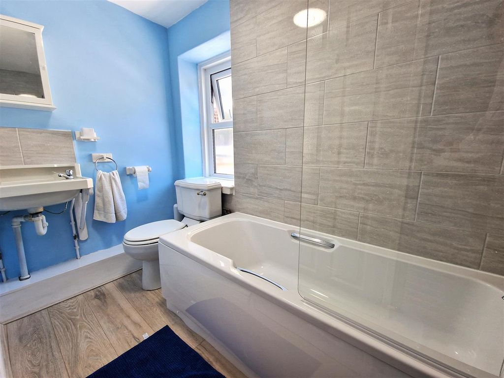 Additional image 12 of 1 bed flat for saleFortuneswell, Portland DT5