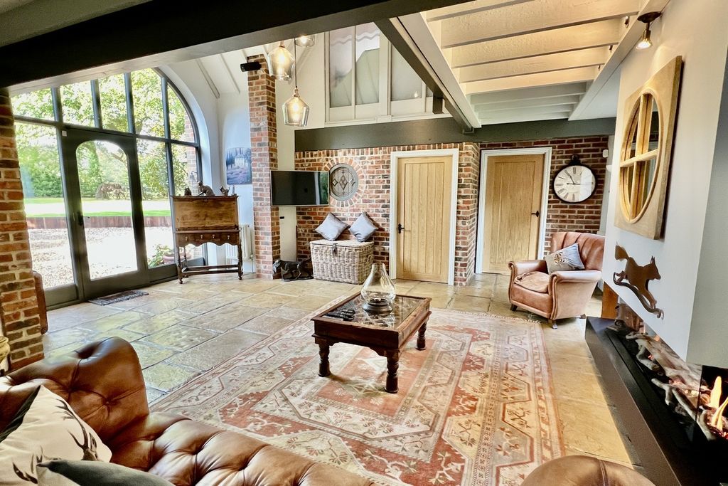 Property photo 2 of 36 Gallery