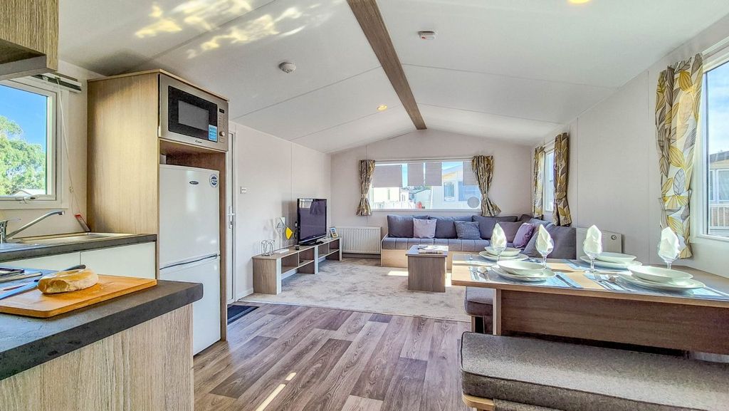 Property photo 2 of 20 Untitled 6