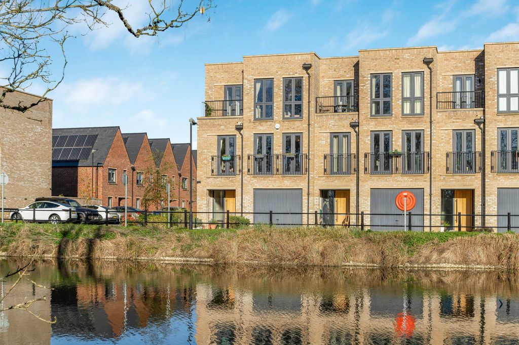 Property photo 1 of 20 Front