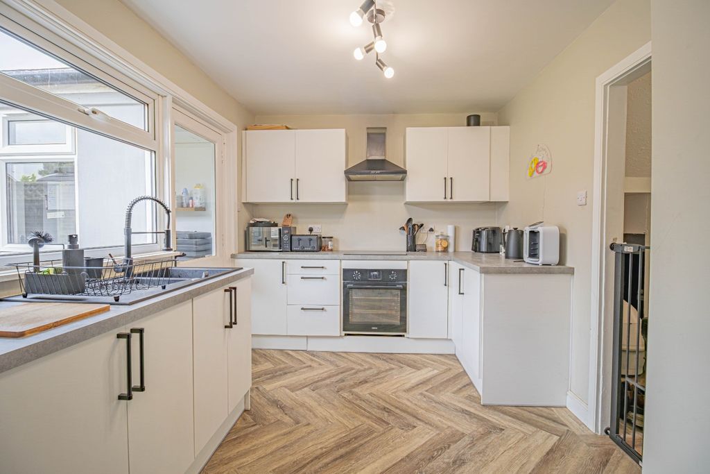 Property photo 2 of 16 5526263