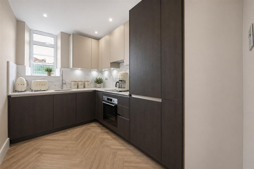 Property photo 2 of 32