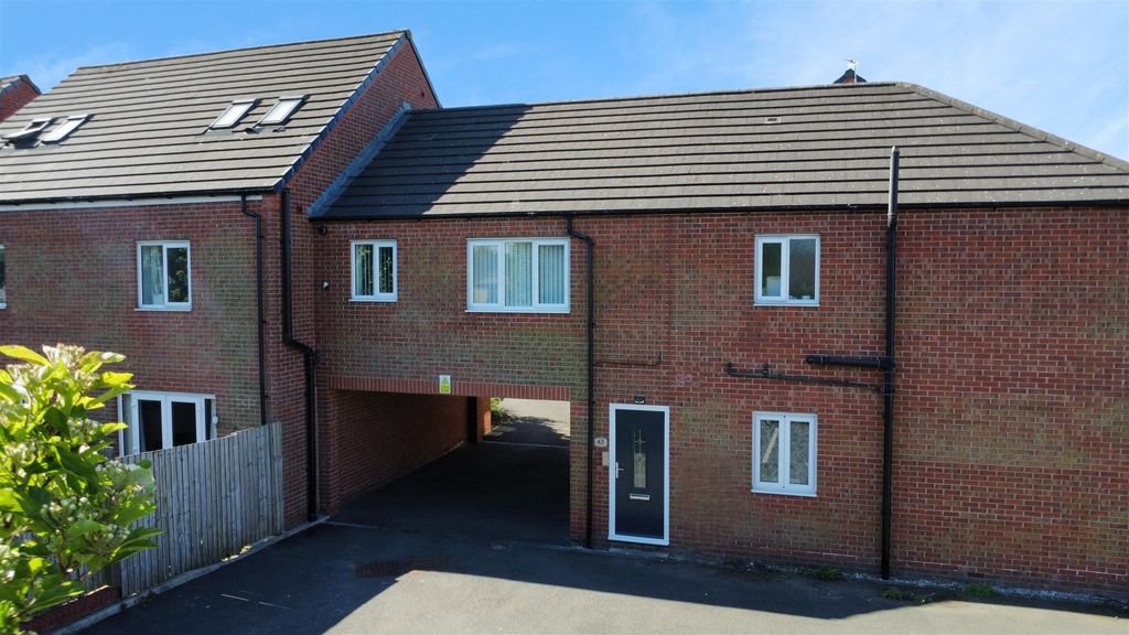 Property photo 2 of 16 Newlove Avenue For Sale