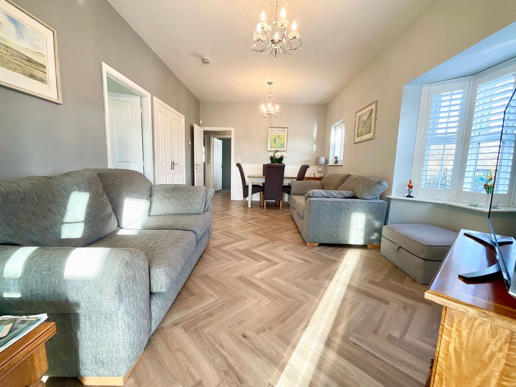 Property photo 2 of 39