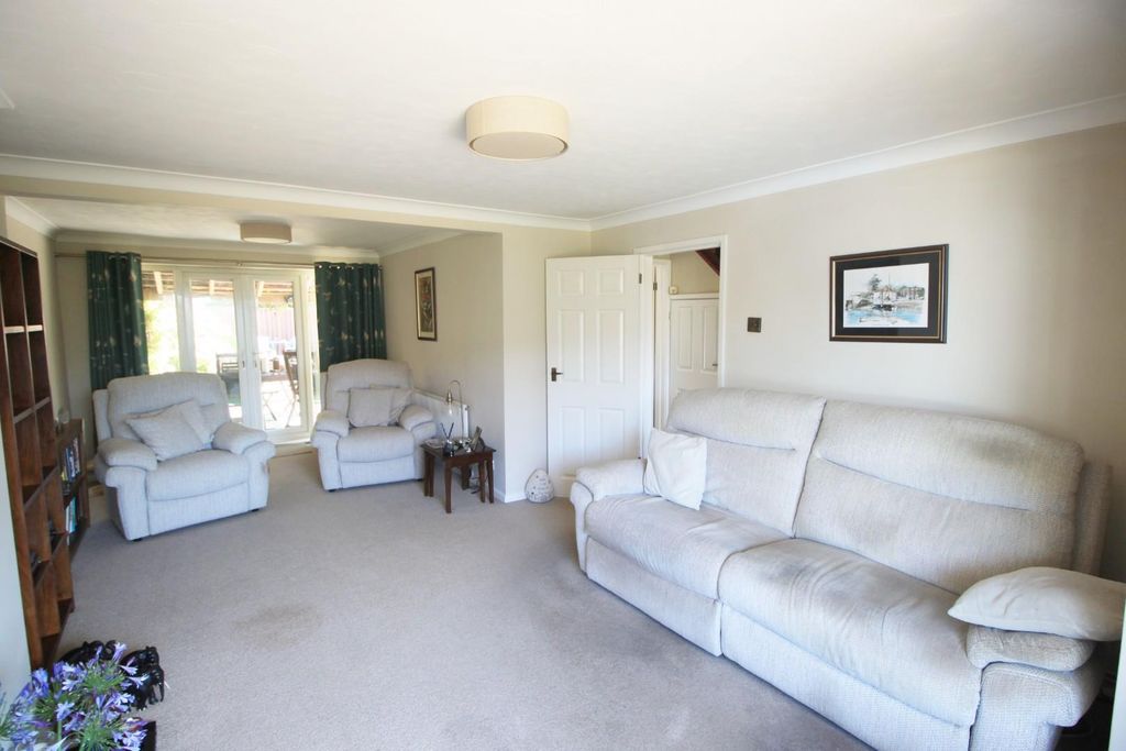 Property photo 3 of 17 Living.Jpg