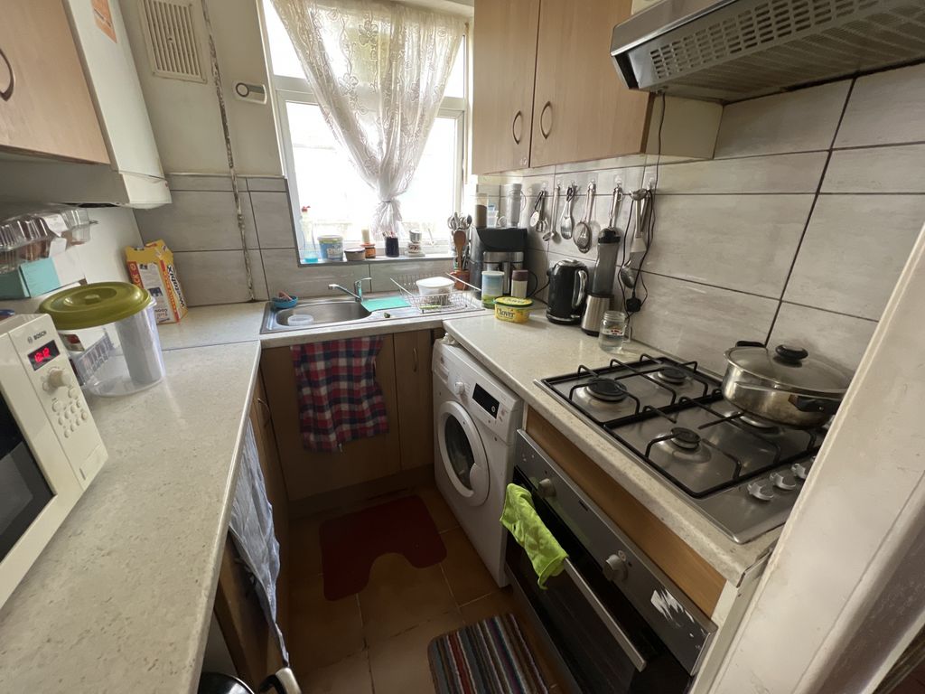 Property photo 1 of 6 Property For Let
