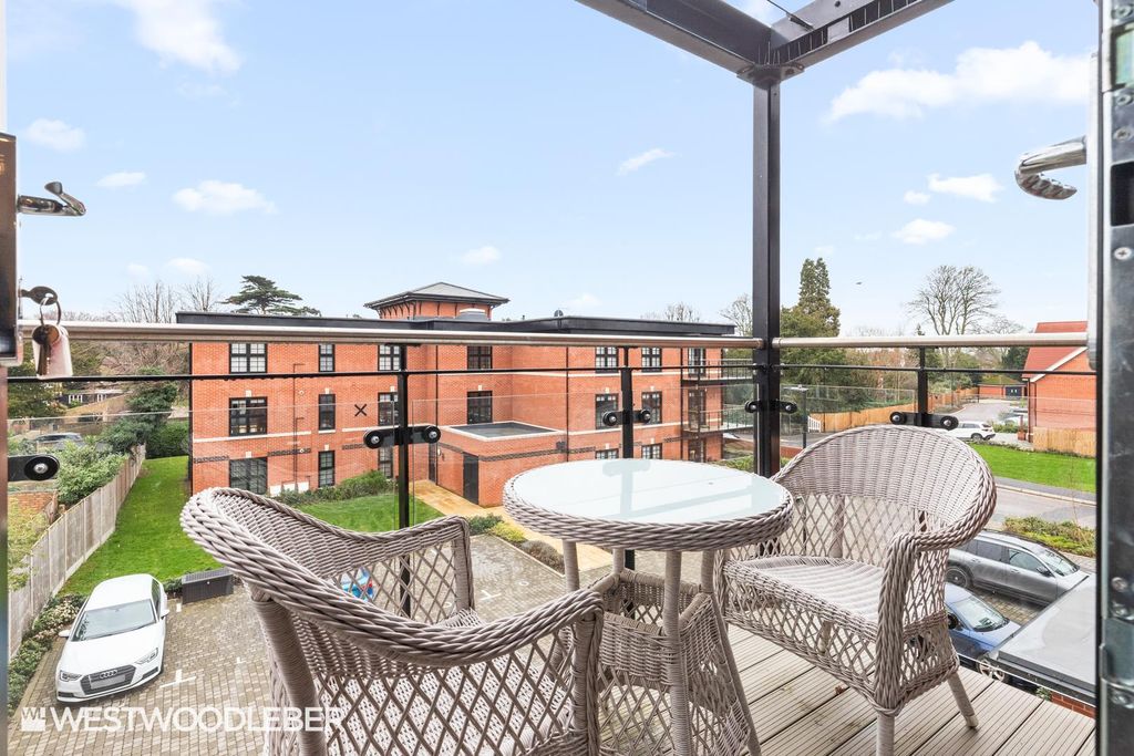 Property photo 2 of 22 Willowhouse_20.Jpg