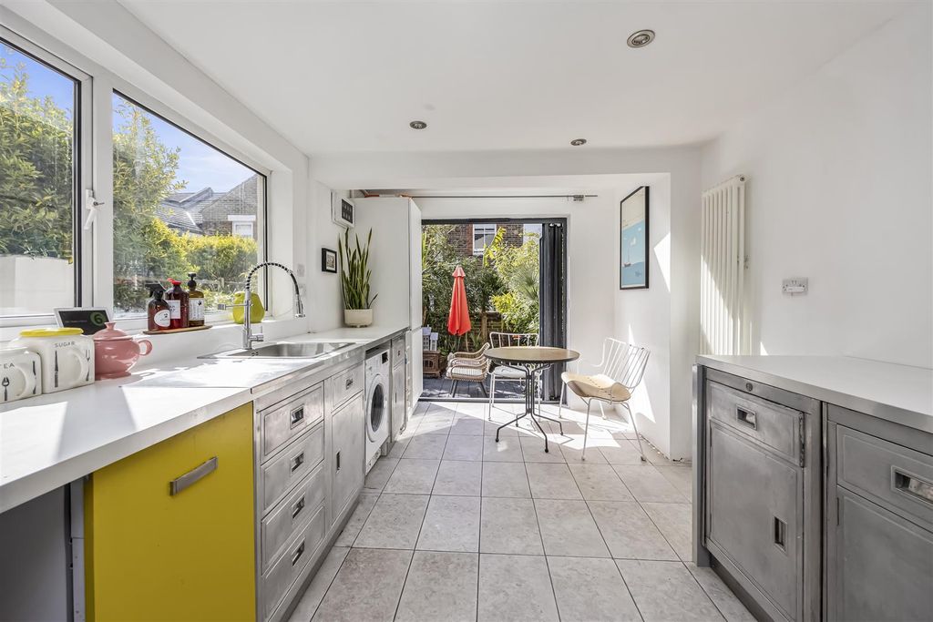 Property photo 2 of 15 Suffolk Street_10-011.Jpg