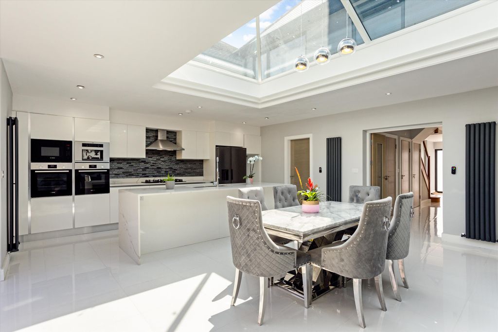 Property photo 3 of 20 Image