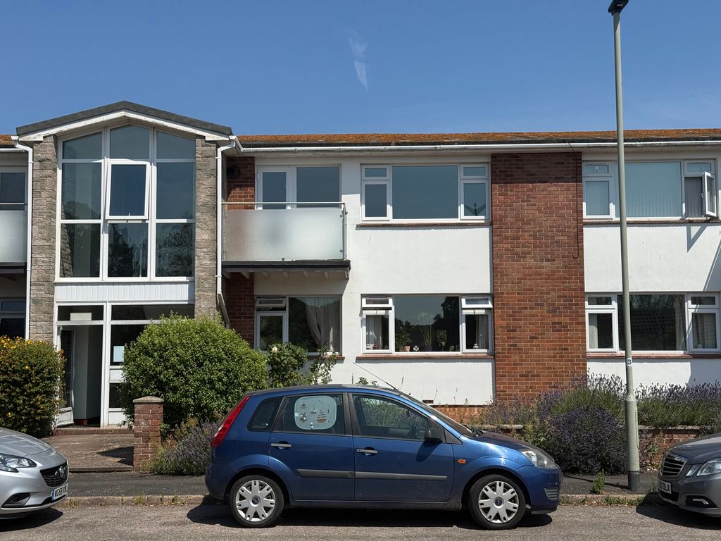 Property photo 1 of 9 Highcliffe Court