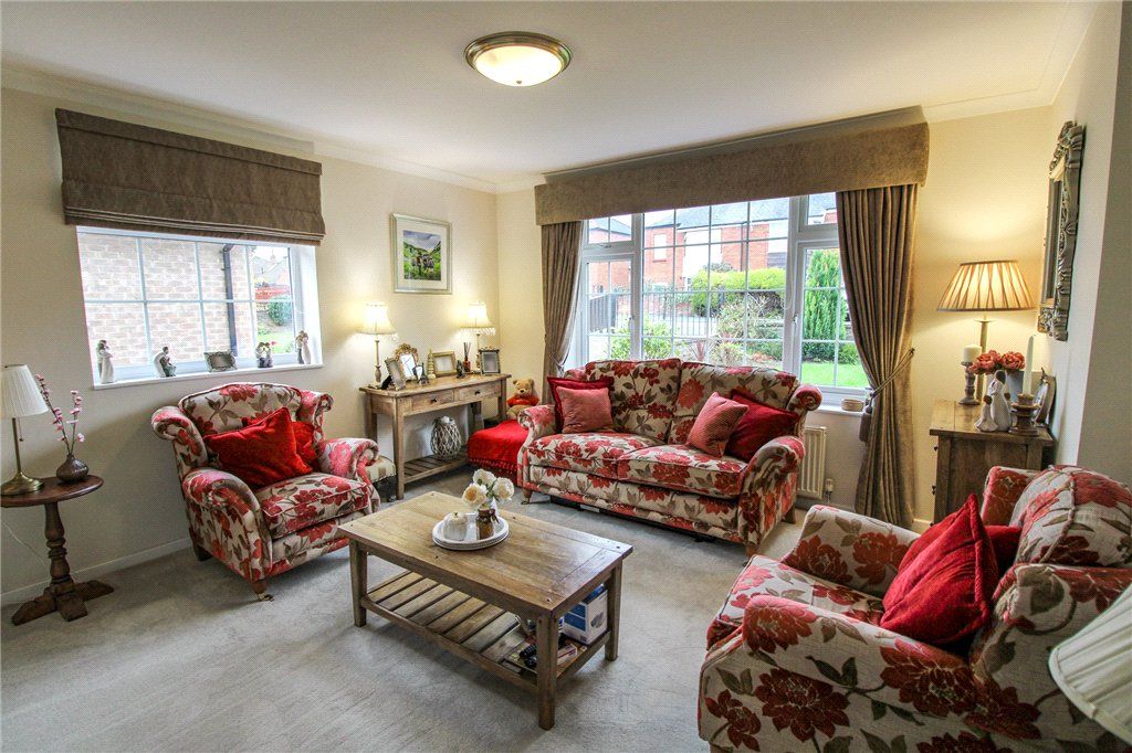 Property photo 2 of 14 Lounge