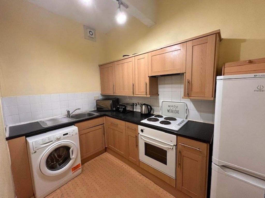 Property photo 2 of 7 Kitchen