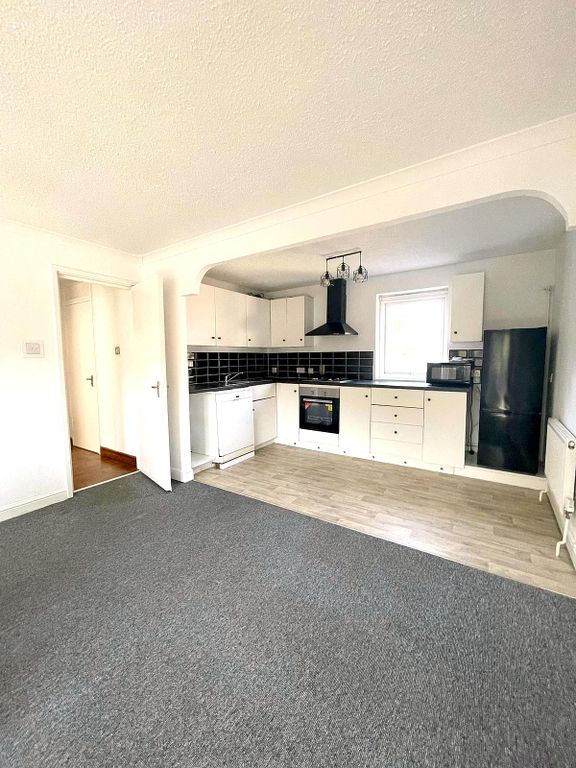 Property photo 2 of 7 Marketing_Kitchen_Lounge