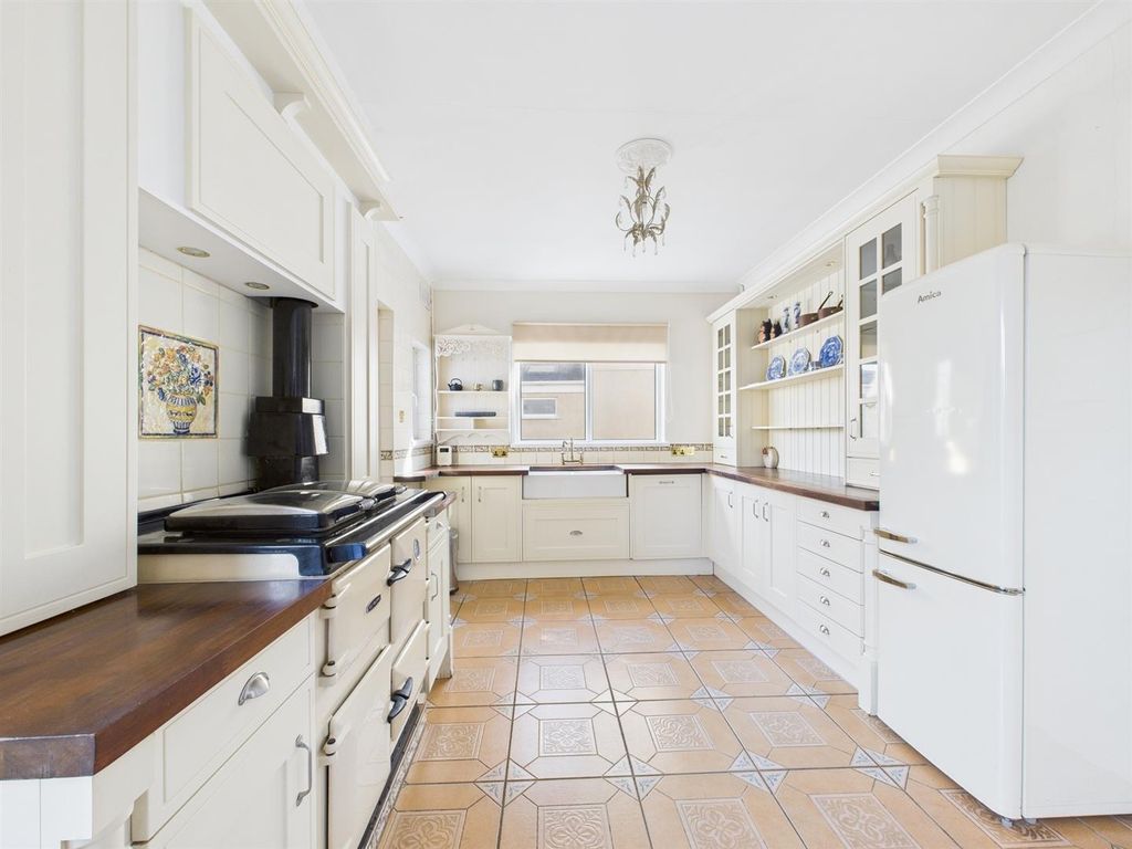 Property photo 2 of 29 Cam02295G0-Pr0177-Still010.Jpg