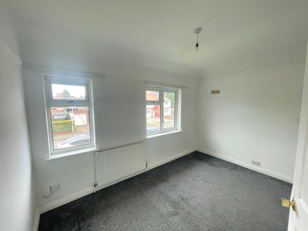 Property photo 3 of 9 4695824