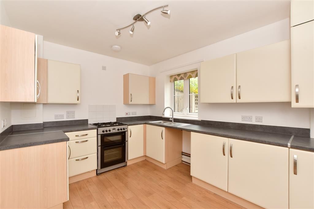 Property photo 3 of 11 Kitchen