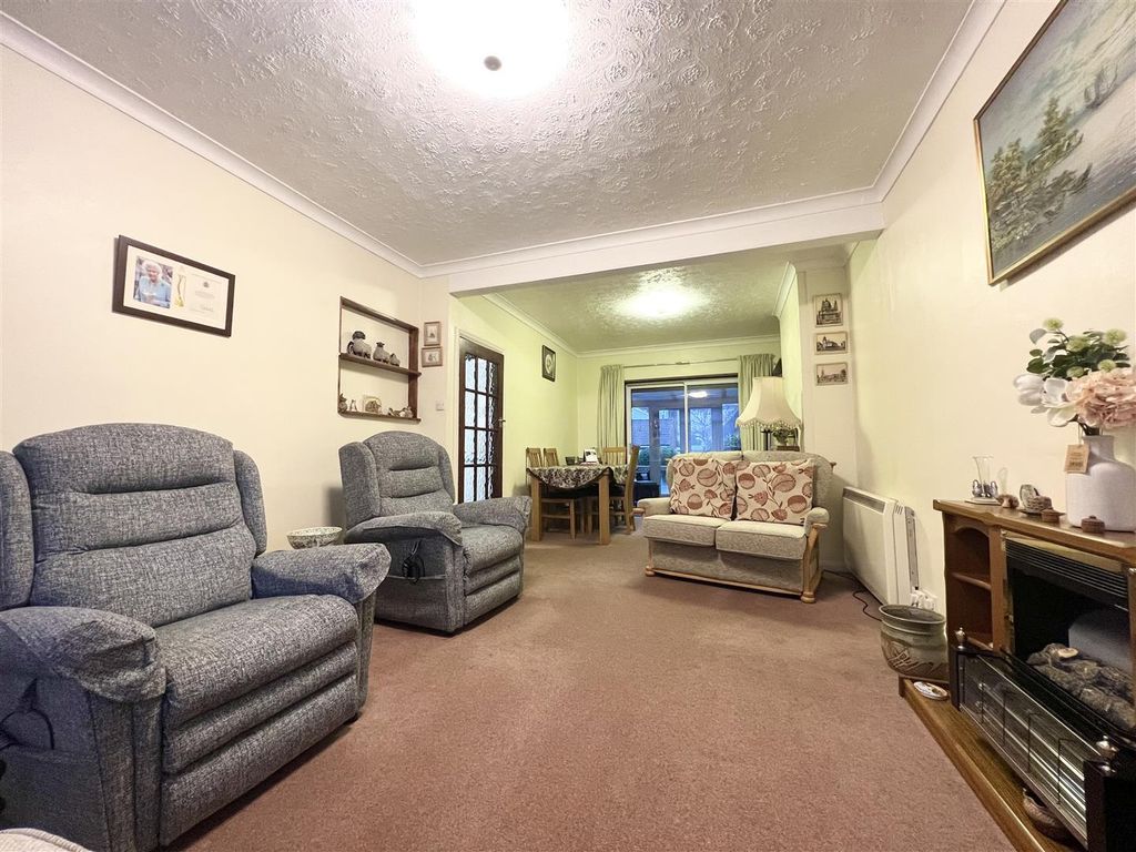 Property photo 2 of 24 Lounge/Diner