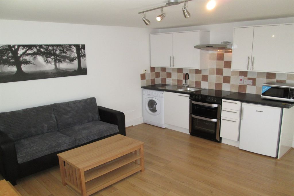 Property photo 2 of 6 Kitchen