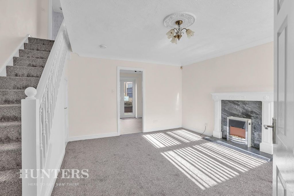 Property photo 3 of 14 Lounge