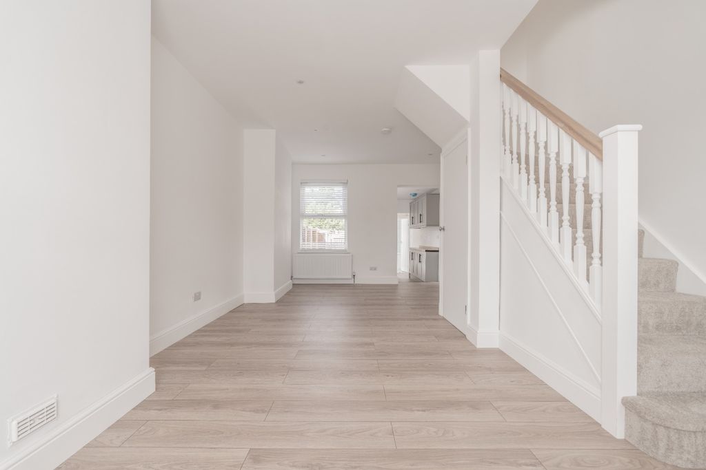 Property photo 3 of 17 5223962