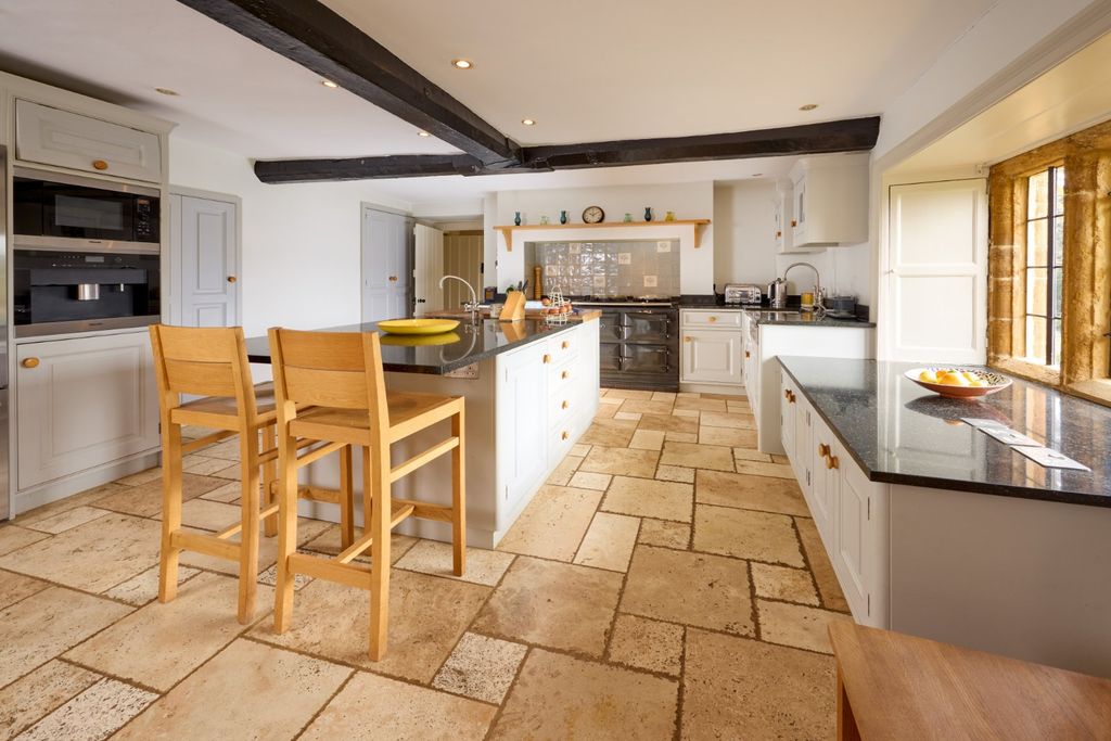 Property photo 3 of 25 Kitchen