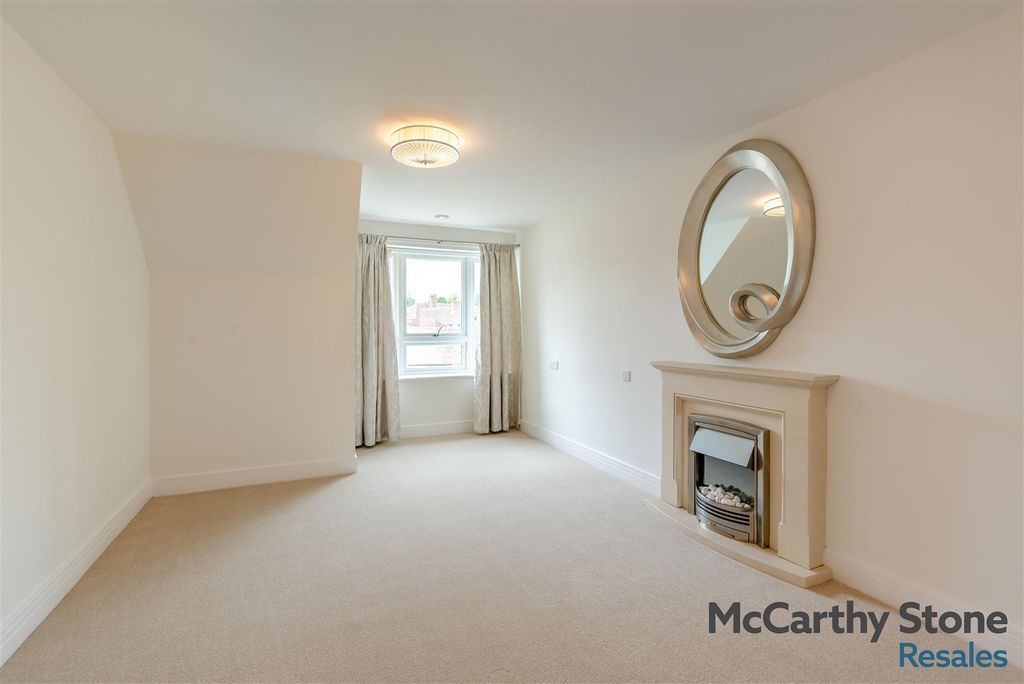 Property photo 1 of 23 8695847-Interior09.Jpg