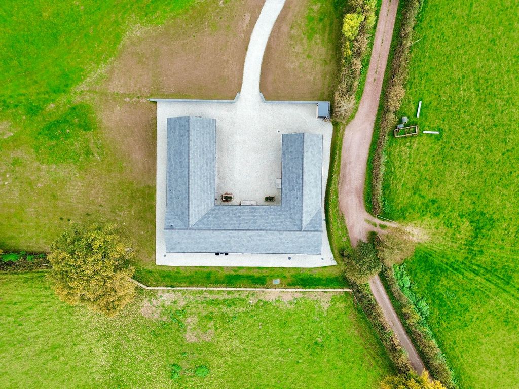 Property photo 3 of 60