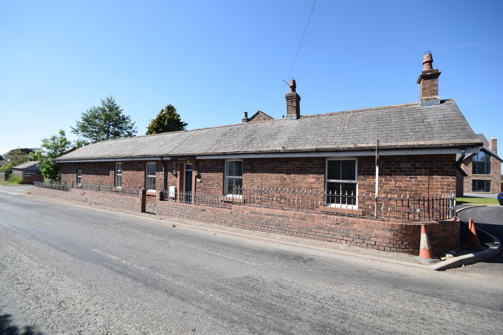 Property photo 1 of 16 Five Bed Detached House