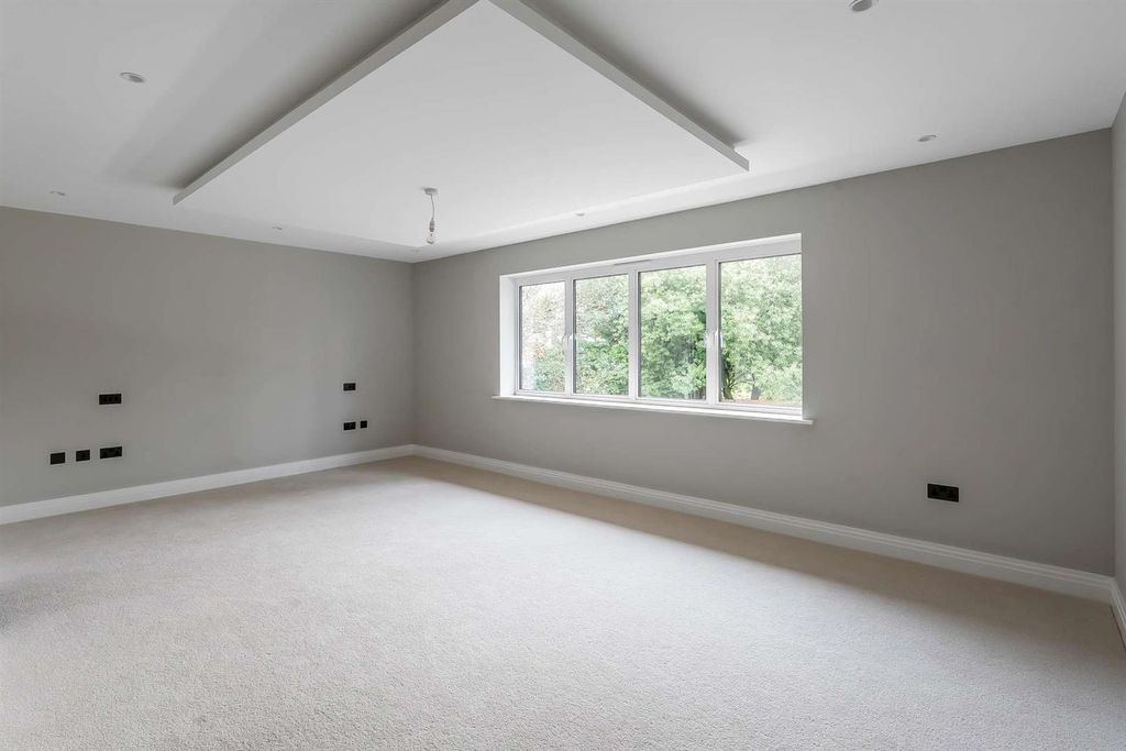 Additional image 46 of 4 bed detached house for saleCross Lanes, Guildford GU1