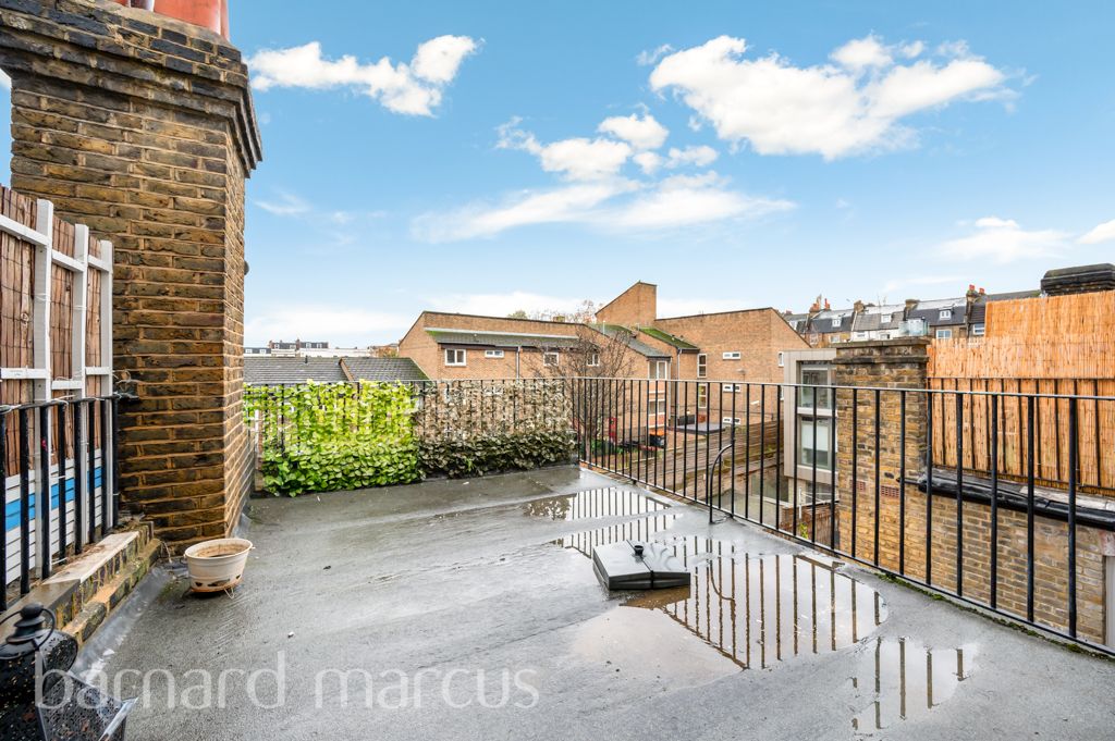 Property photo 3 of 7 Terrace