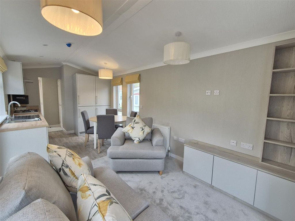 Property photo 3 of 12 Living/Kitchen Diner