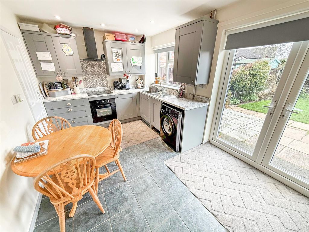 Property photo 3 of 12 Kitchen/Dining Room