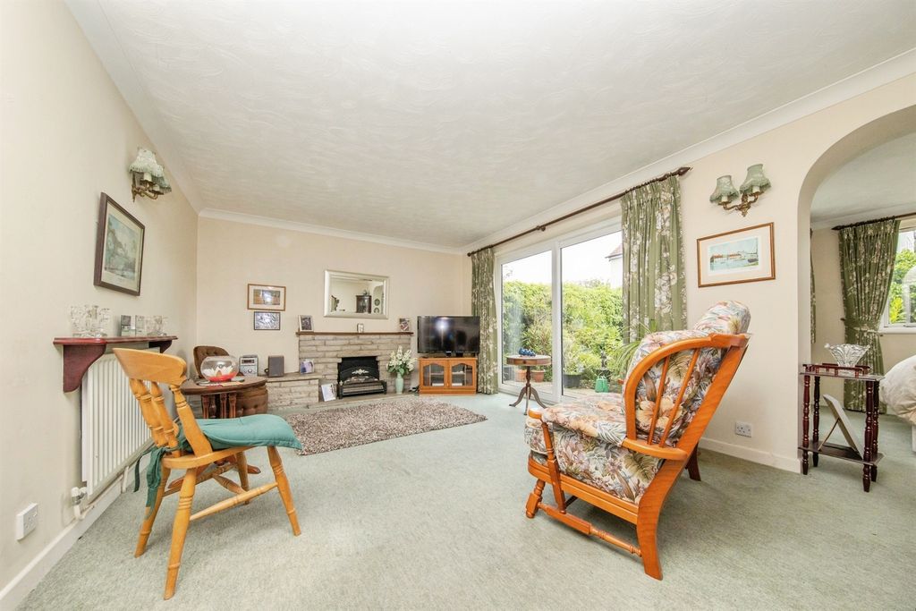 Property photo 2 of 14