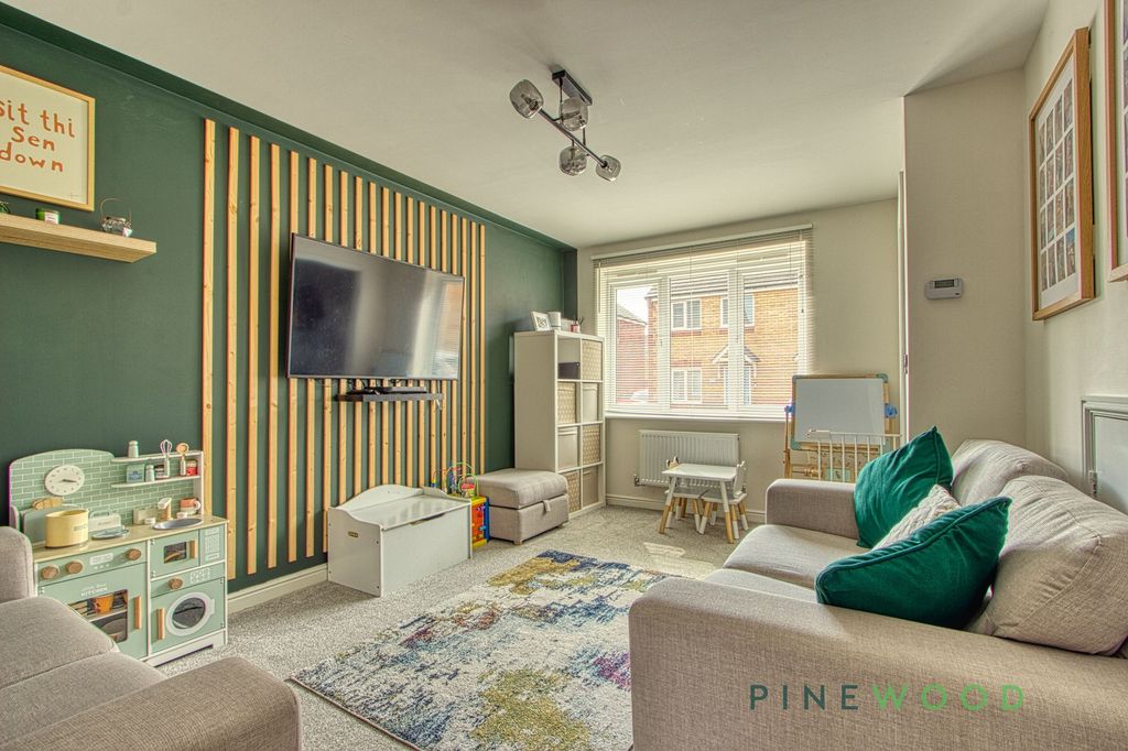 Property photo 2 of 20 Lounge