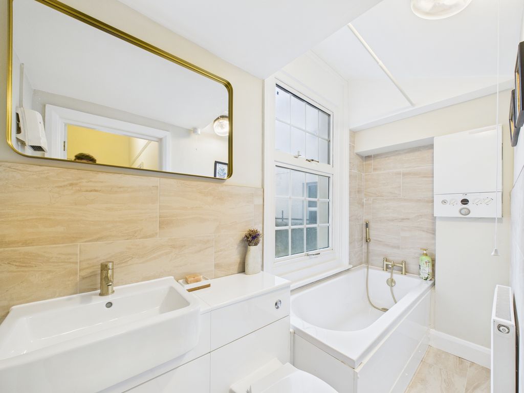 Property photo 2 of 6 Bathroom