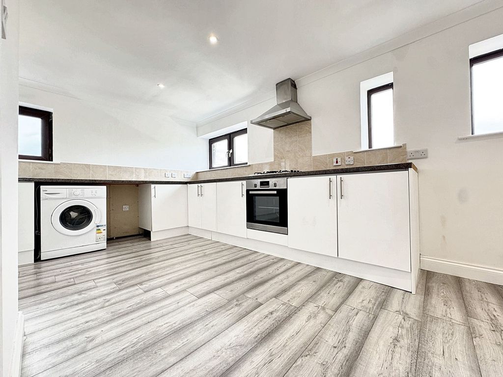 Property photo 1 of 21 Kitchen