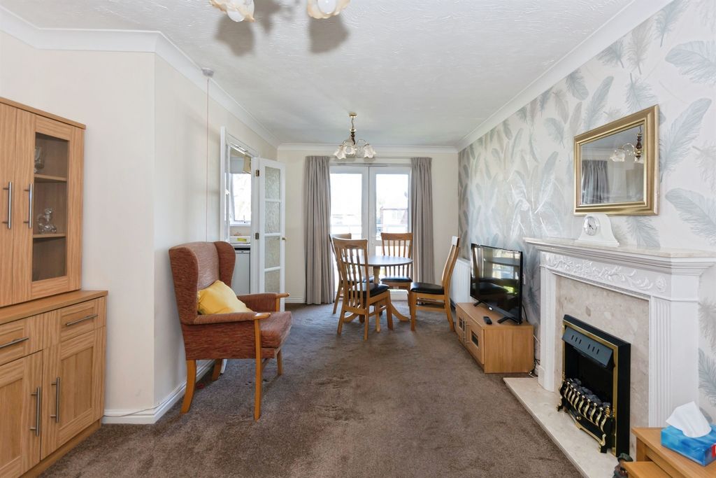 Property photo 2 of 11