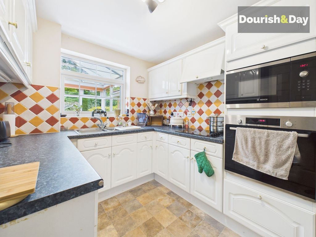 Property photo 3 of 16 Kitchen