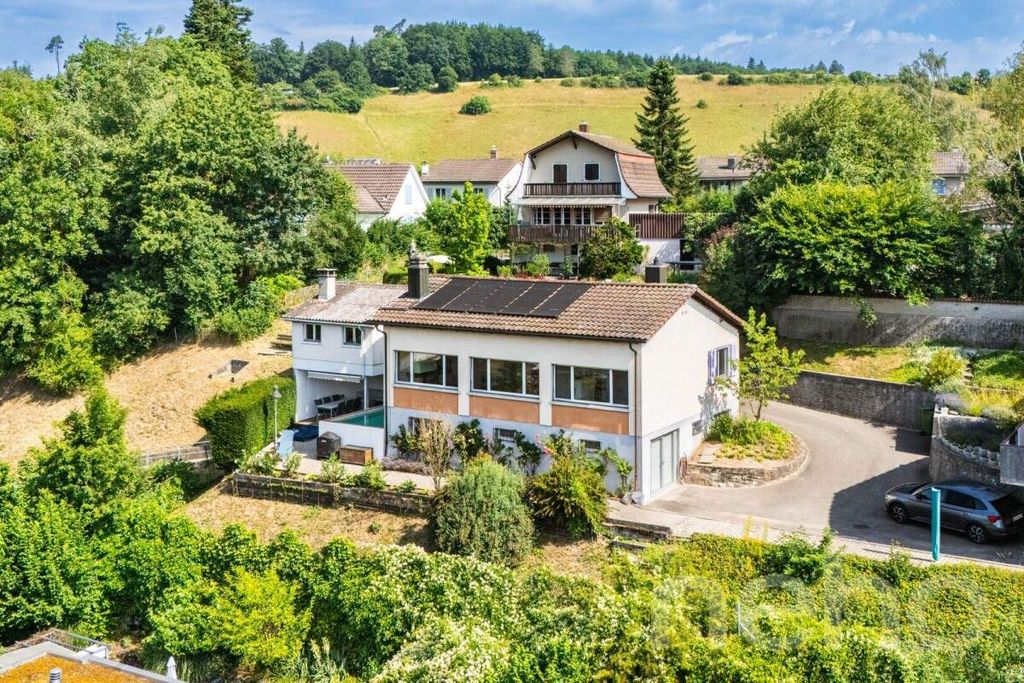 Property photo 1 of 12