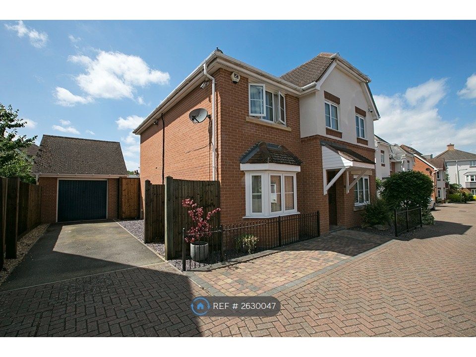 Property photo 2 of 19 Driveway