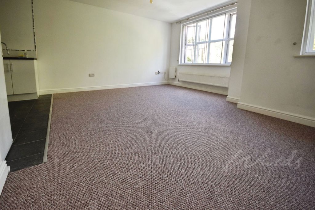 Property photo 3 of 7 London Road Lounge
