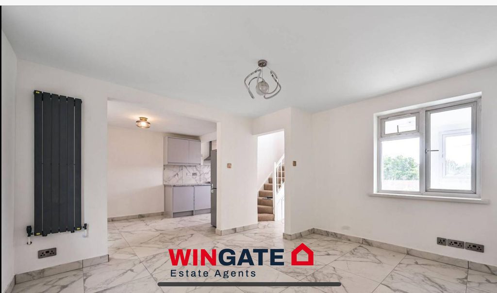 Property photo 1 of 9 Living Room